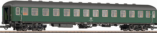 Passenger car 2nd class of express train<br /><a href='images/pictures/Roco/45862.jpg' target='_blank'>Full size image</a>